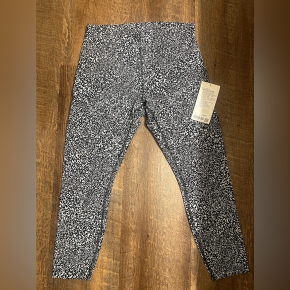 lululemon instill high rise tights NWT - Picture 3 of 3